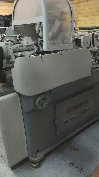 Torno Automático R16 com passagem até 16 mm